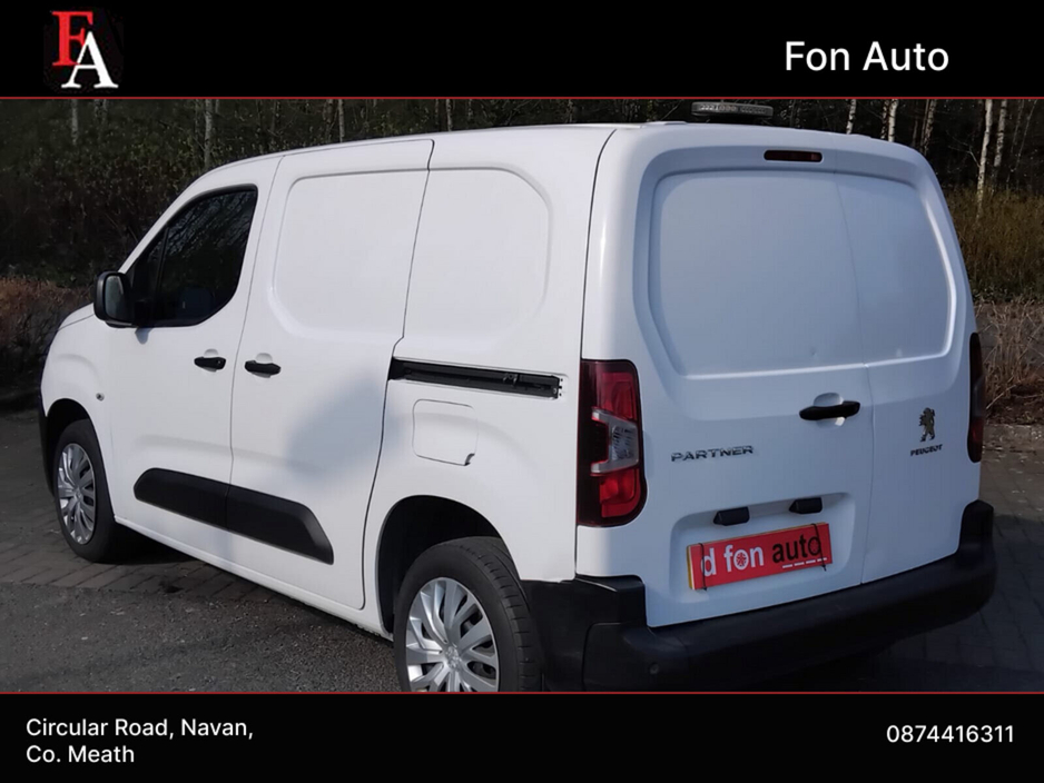 2019 Peugeot Partner - image 8