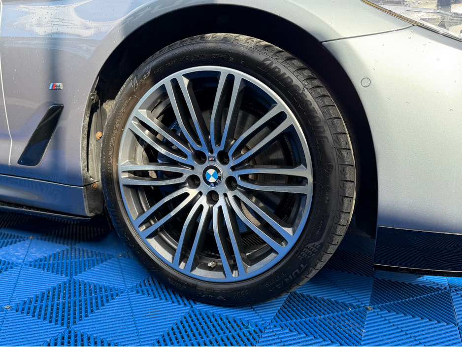 2018 BMW 5 Series - image 10