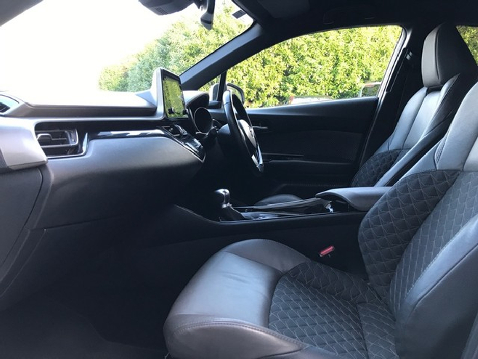 2022 Toyota C-HR - image 6