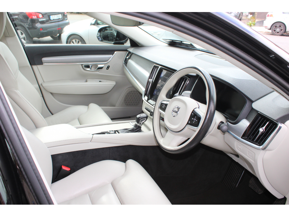 2020 Volvo S90 - image 7