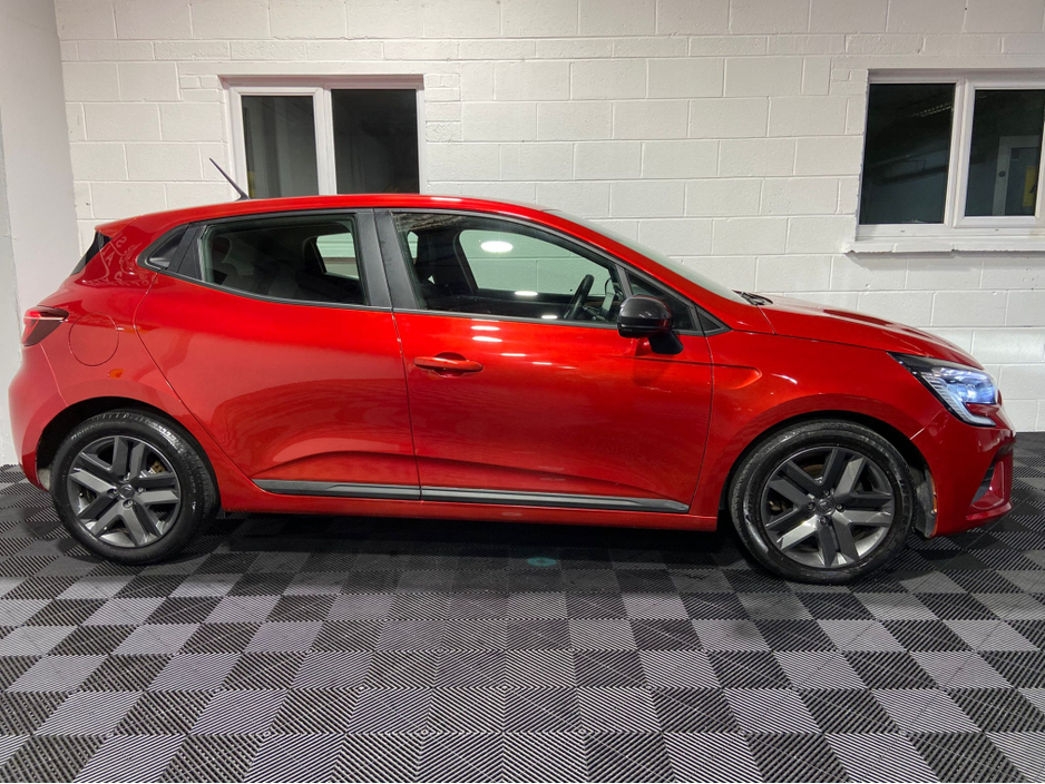 2022 Renault Clio - image 13