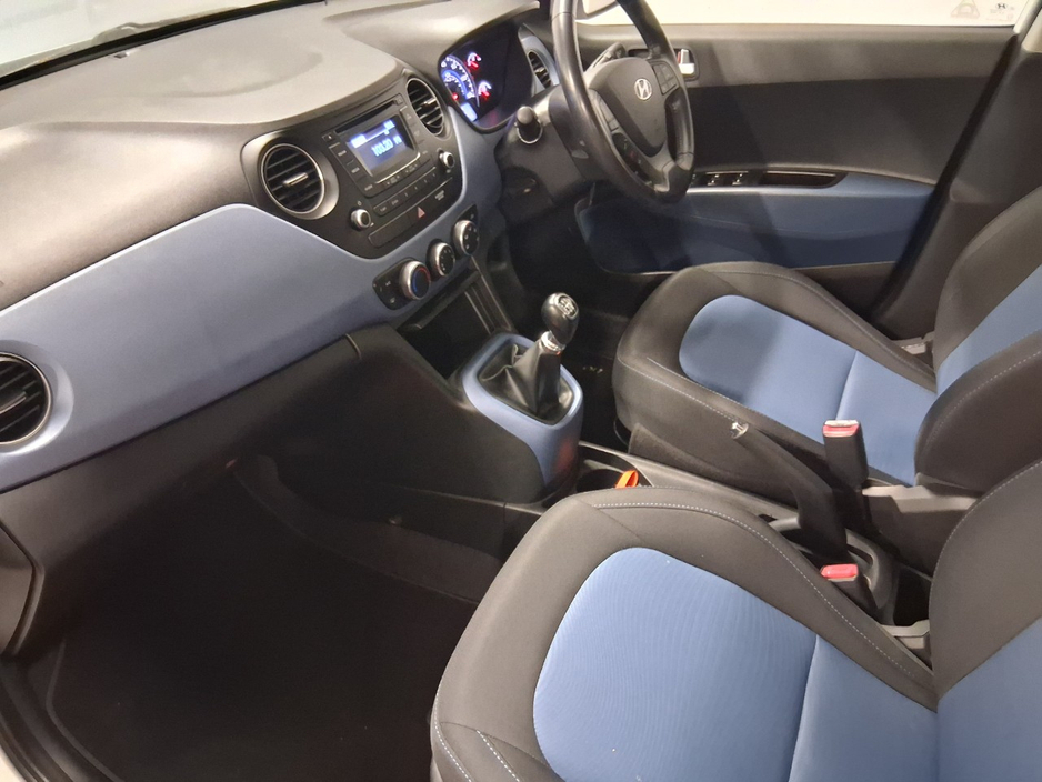 2015 Hyundai i10 - image 7