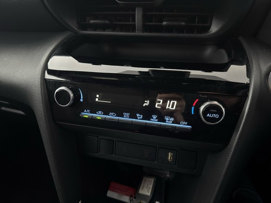 2024 Toyota Yaris Cross LunaSport Hybrid €30,950