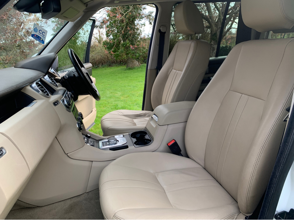 2014 Land Rover Discovery - image 20