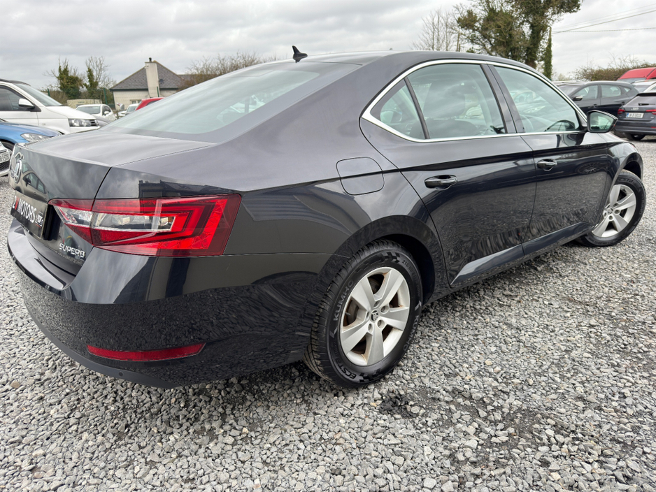 2018 Skoda Superb - image 6