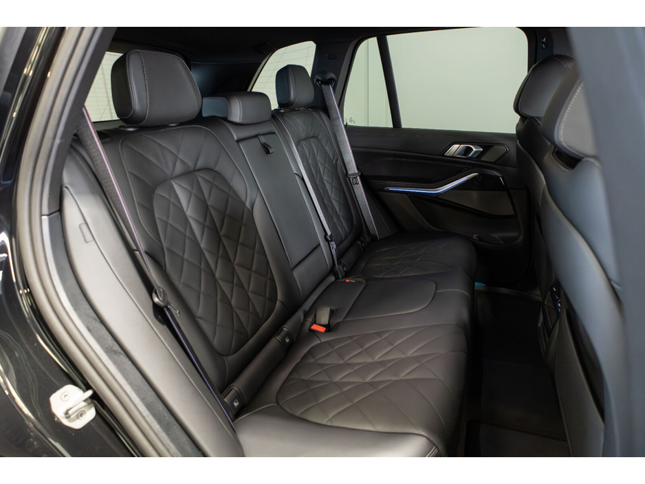 2025 BMW X5 - image 11