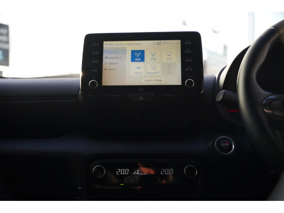 2020 Toyota Yaris - image 18