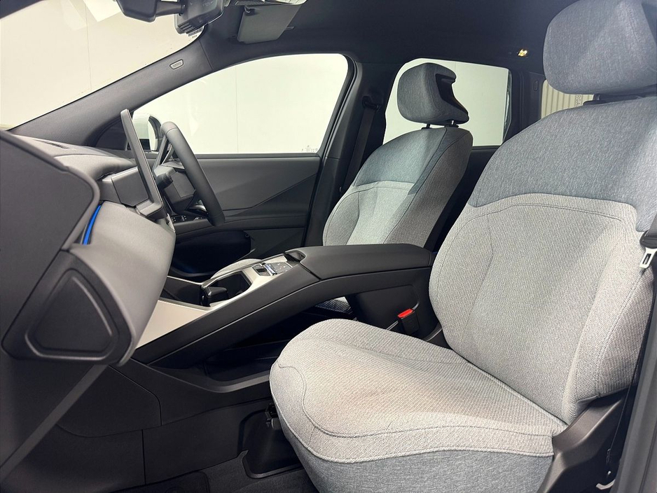 2026 BMW iX3 - image 7