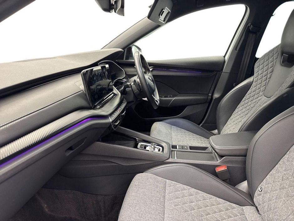 2025 Skoda Octavia - image 2