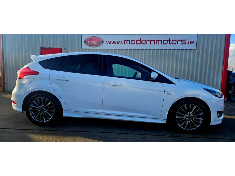 2018 Ford Focus - image 11