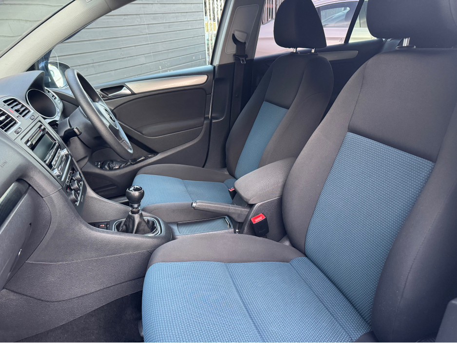 2012 Volkswagen Golf - image 14