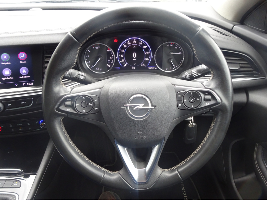 2021 Opel Insignia - image 23