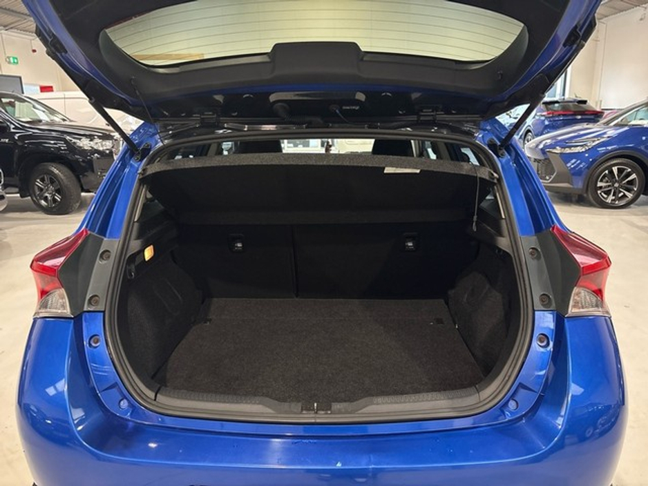 2018 Toyota Auris - image 10