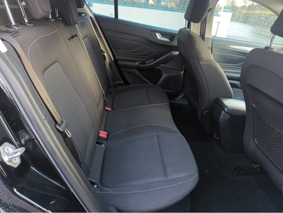 2019 Ford Focus - image 8