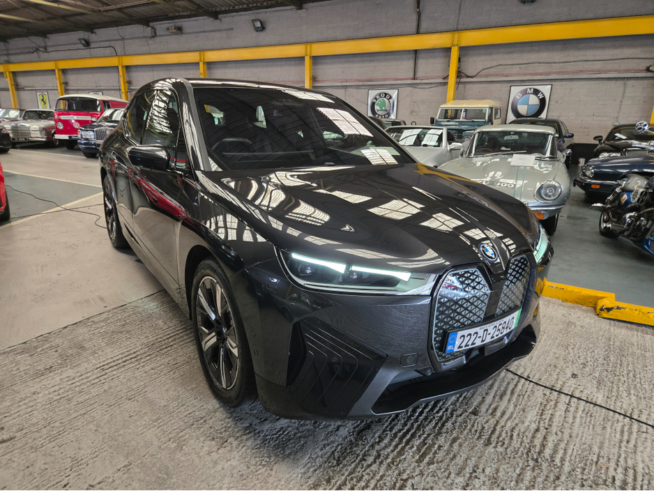 2022 BMW iX - image 10