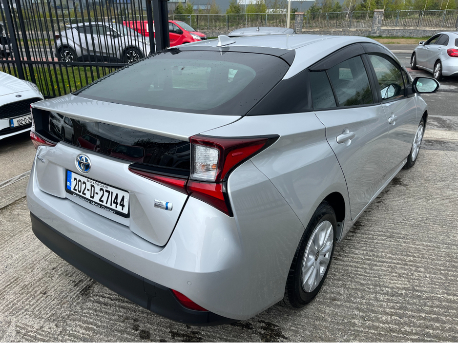 2020 Toyota Prius - image 6