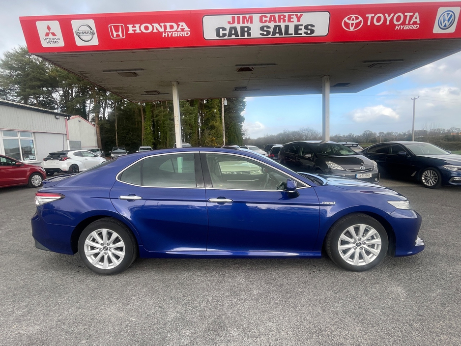 2017 Toyota Camry - image 8