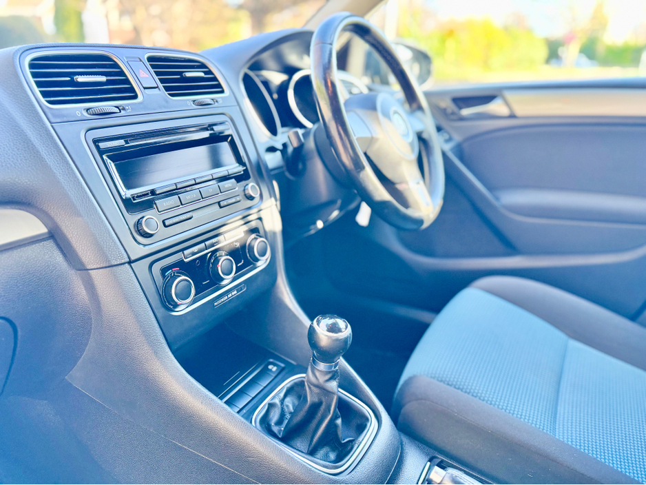 2012 Volkswagen Golf - image 17