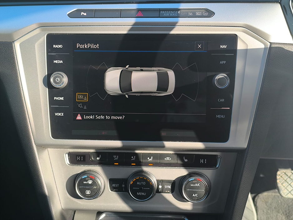 2018 Volkswagen Passat - image 21