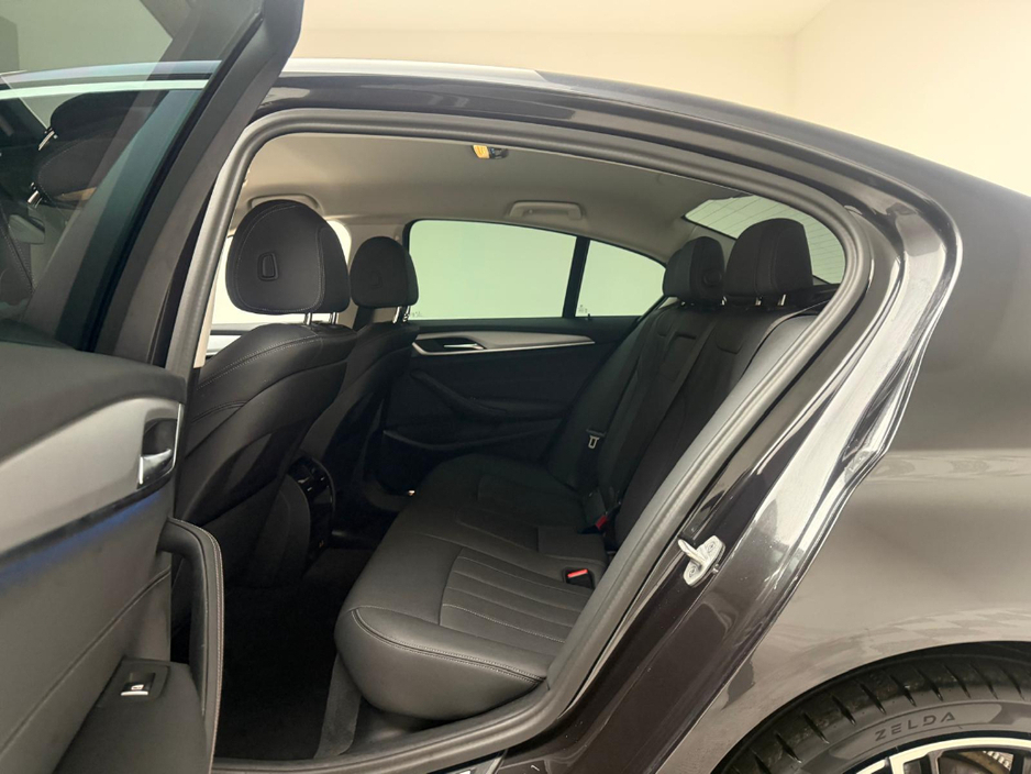 2023 BMW 5 Series - image 14