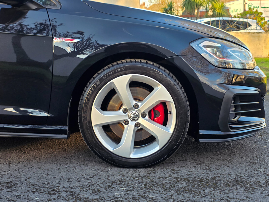 2017 Volkswagen Golf - image 17