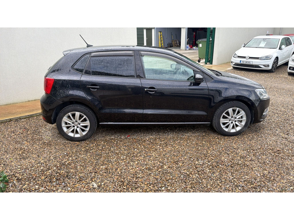2015 Volkswagen Polo - image 4
