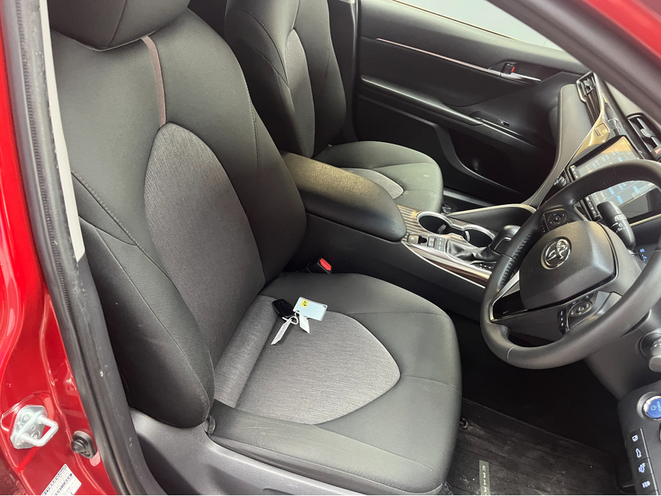 2018 Toyota Camry - image 10