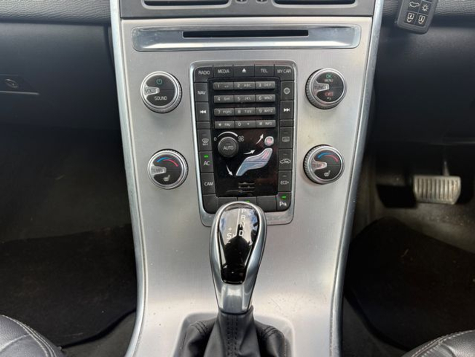 2016 Volvo XC60 - image 24