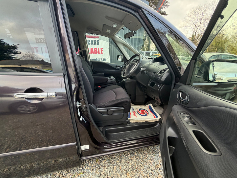 2013 Nissan Serena - image 10