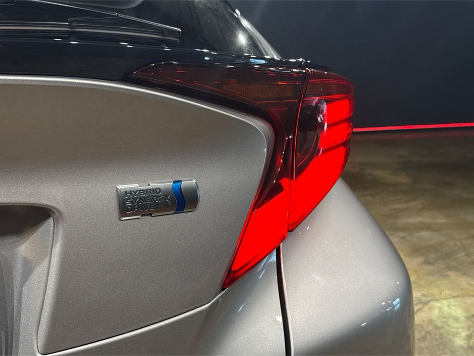 2020 Toyota C-HR - image 11