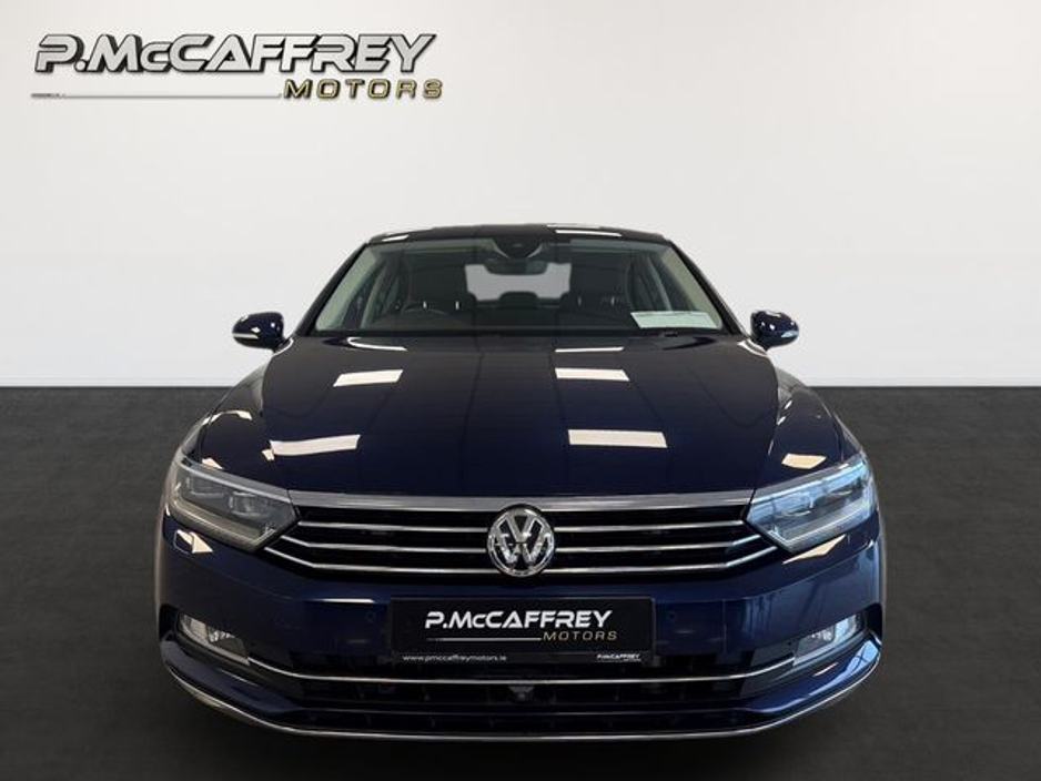 2018 Volkswagen Passat - image 2