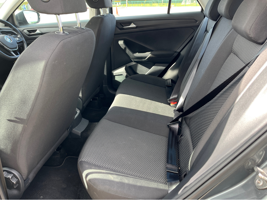 2021 Volkswagen T-Roc - image 11