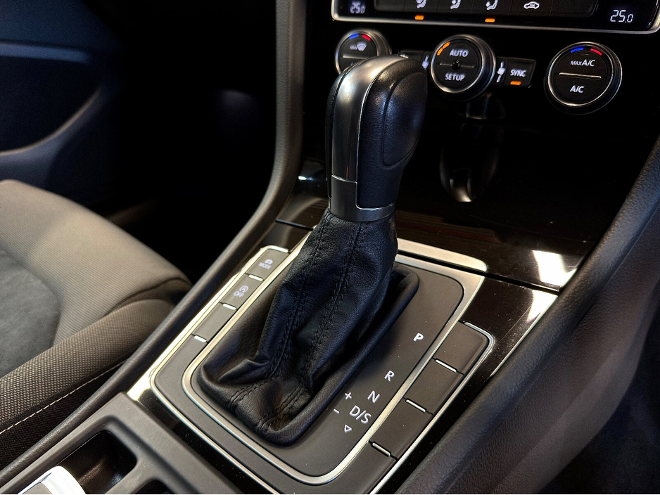 2015 Volkswagen Golf 1.4 TSI 5DR 150HP Highline €15,900