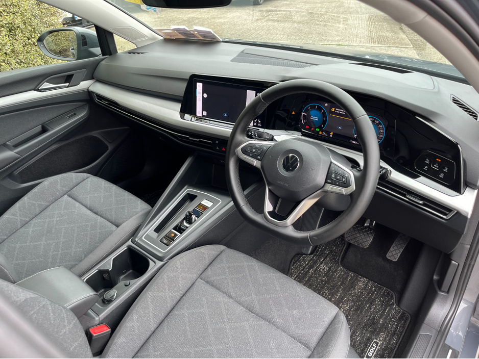 2022 Volkswagen Golf - image 14