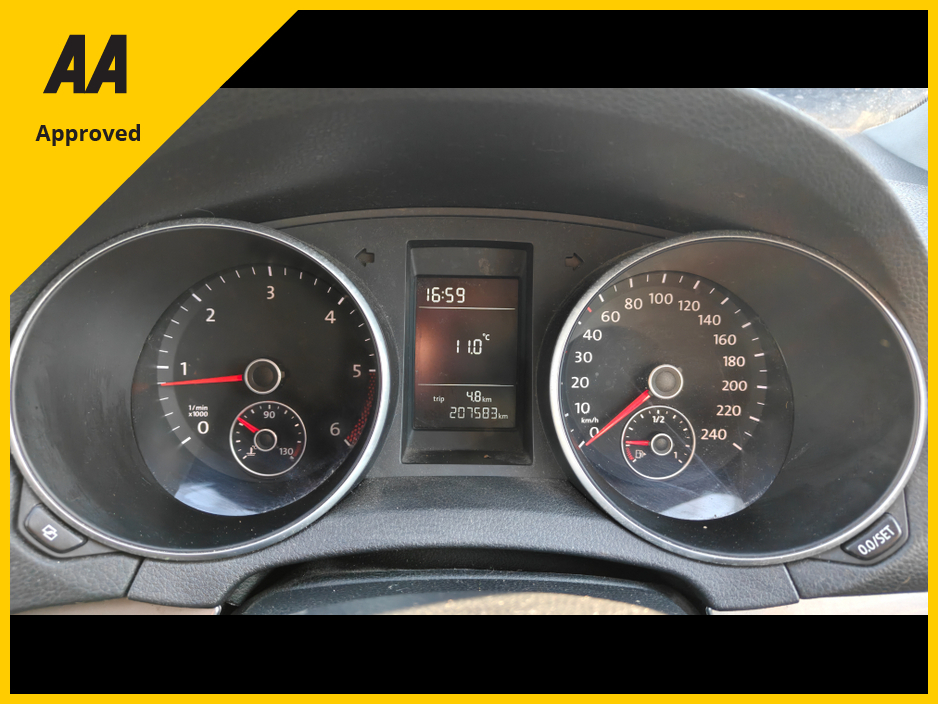 2012 Volkswagen Golf - image 28