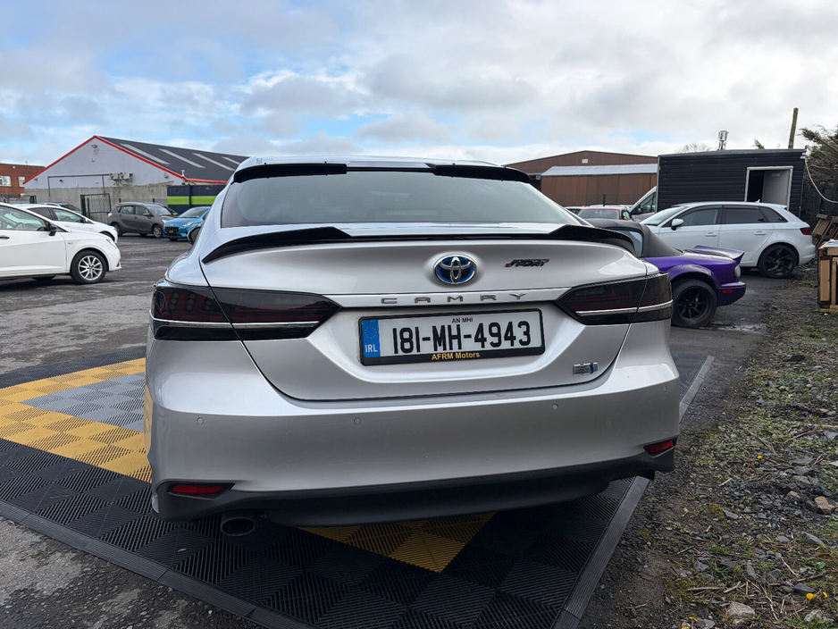 2018 Toyota Camry - image 3