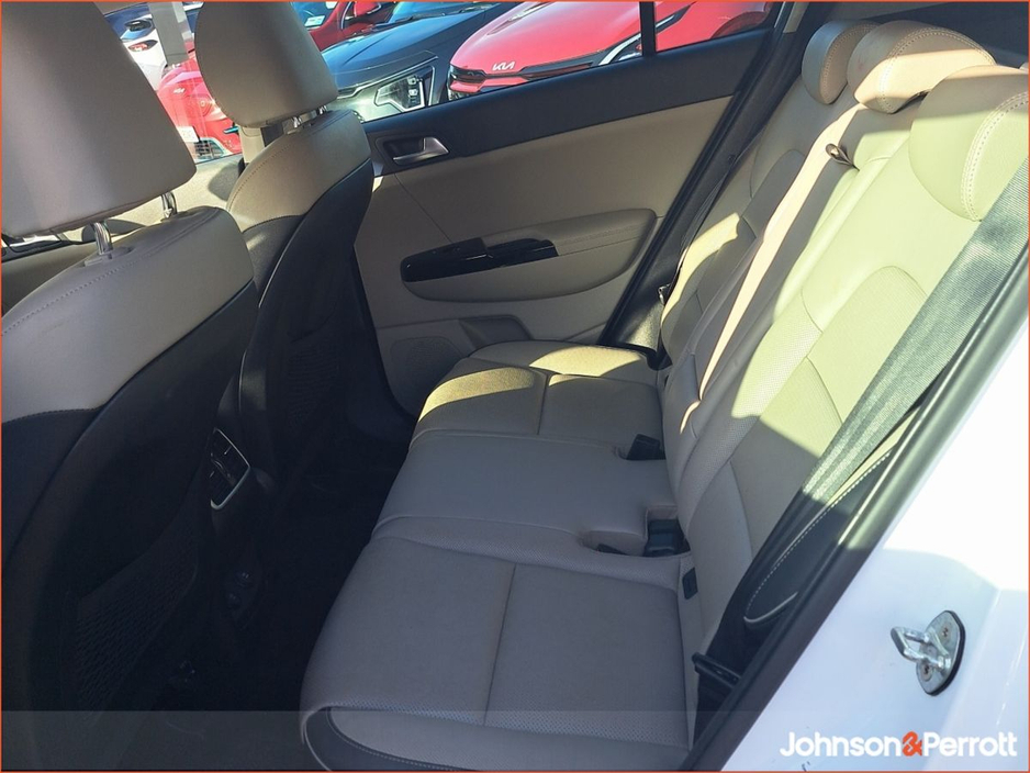 2021 Kia Sportage - image 5