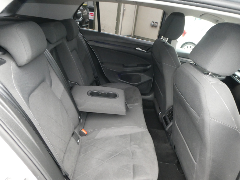 2022 Volkswagen Golf - image 19