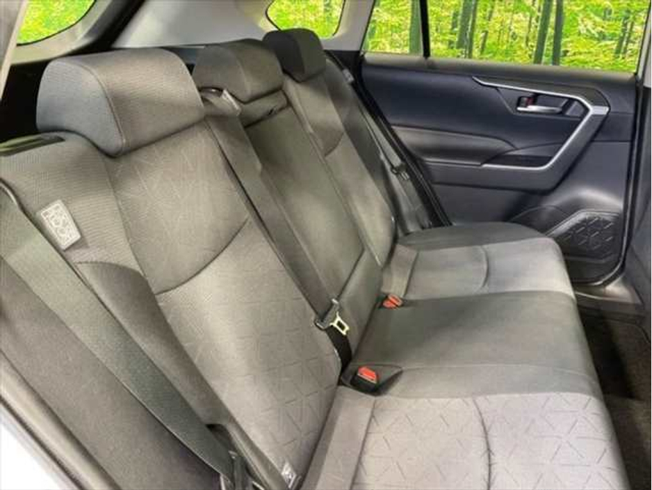 2022 Toyota Rav4 - image 7