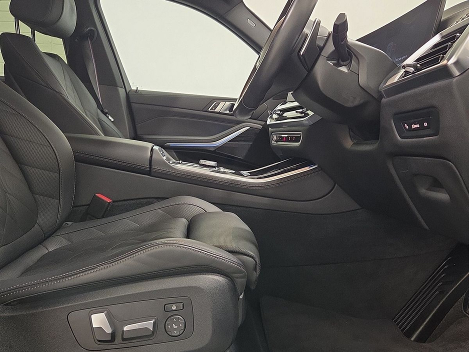 2023 BMW X5 - image 12