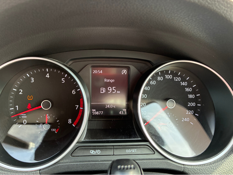 2014 Volkswagen Polo - image 13