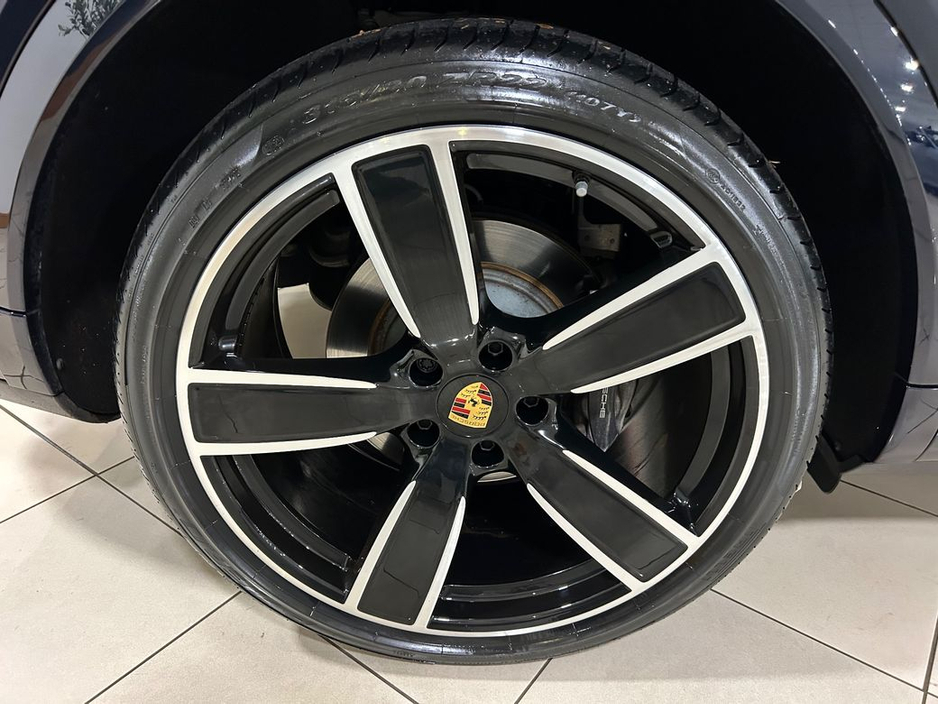2023 Porsche Cayenne - image 14