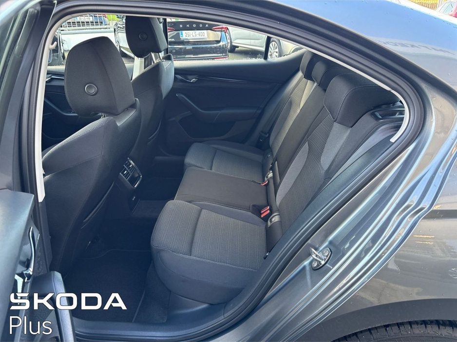 2023 Skoda Octavia - image 6