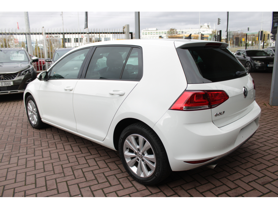 2016 Volkswagen Golf - image 6