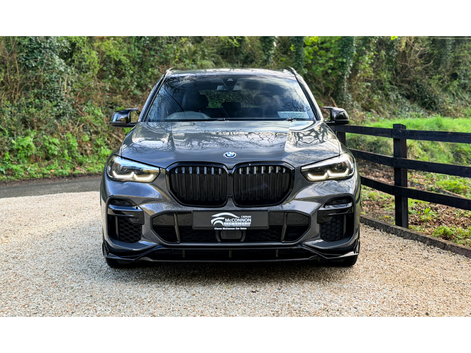 2021 BMW X5 - image 3