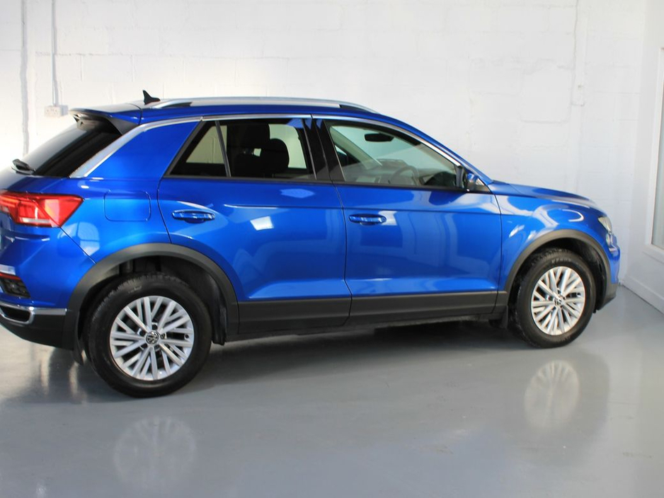 2021 Volkswagen T-Roc - image 5