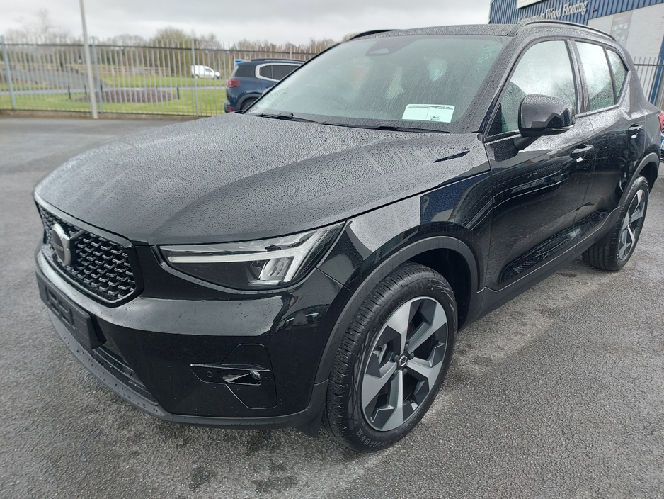 2026 Volvo XC40 - image 8