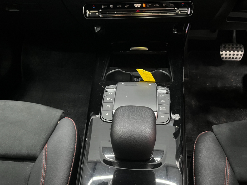 2020 Mercedes-Benz A Class 2020 MERCEDES-BENZ A200D AMG LINE 2.0 AUTOMATIC / CRUISE CONTROL / REVERSE CAMERA / ELECTRIC MEMORY & HEATED SEATS / PADDLE SHIFTERS