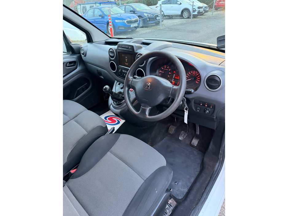 2017 Peugeot Partner PROFESSIONAL L1 BLUE HDI €8,250