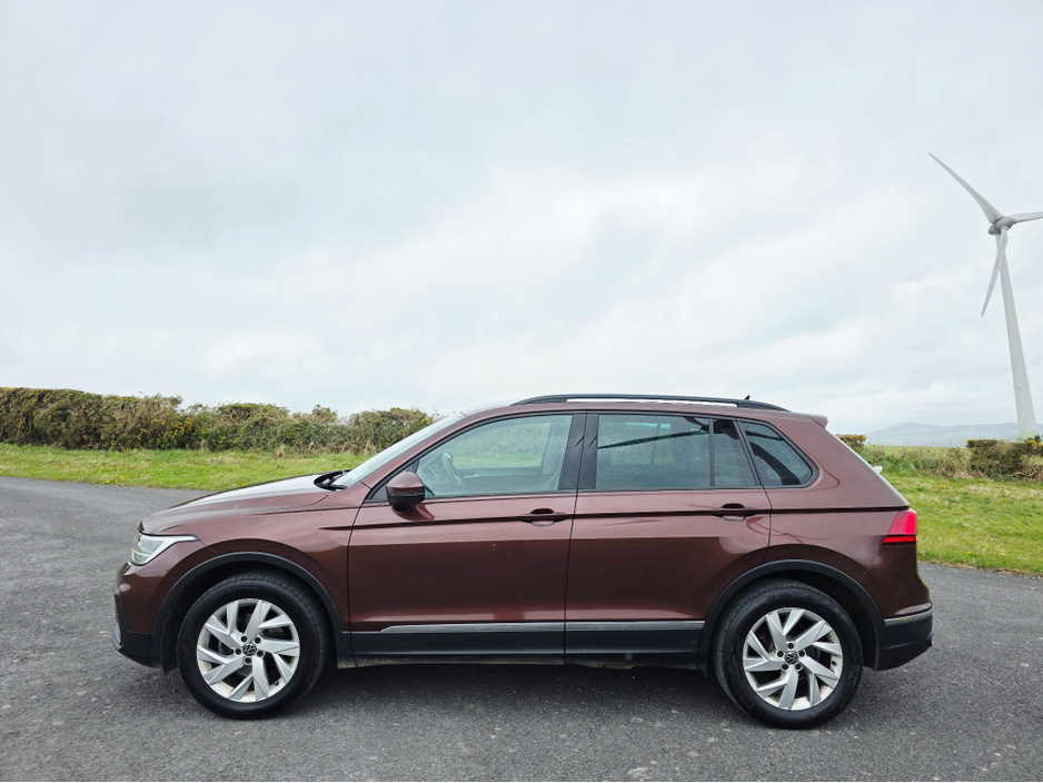 2022 Volkswagen Tiguan - image 8